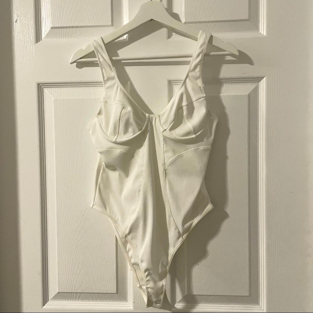 ⛔️SOLD OUT⛔️NIRIE COLLECTION WHITE BUSTIER BODYSUIT